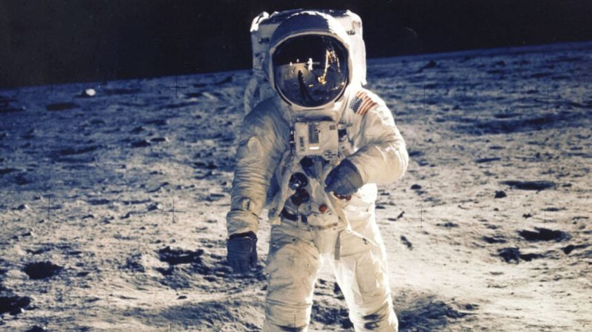 First Moon Landing Snappily Details