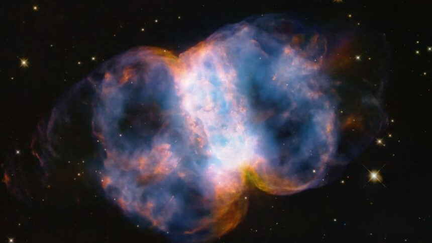 Hubble Apartment Telescope marks 34 years with new portrait of a ‘cosmic dumbbell’